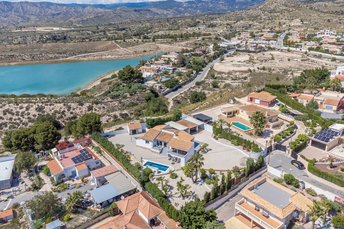 Vrijstaande Villa te koop in Busot | 4 slaapkamers H5032336