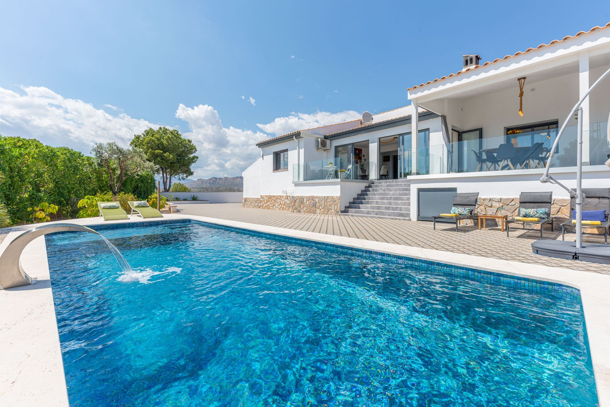 Vrijstaande Villa te koop in Busot | 4 slaapkamers H5032336