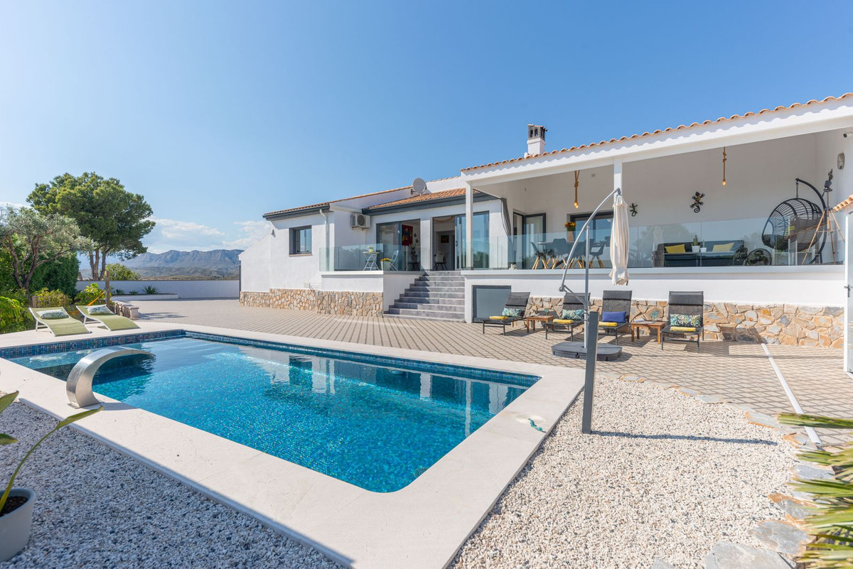 Vrijstaande Villa te koop in Busot | 4 slaapkamers H5032336