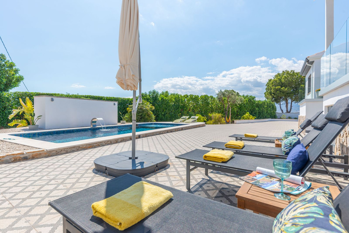 Vrijstaande Villa te koop in Busot | 4 slaapkamers H5032336