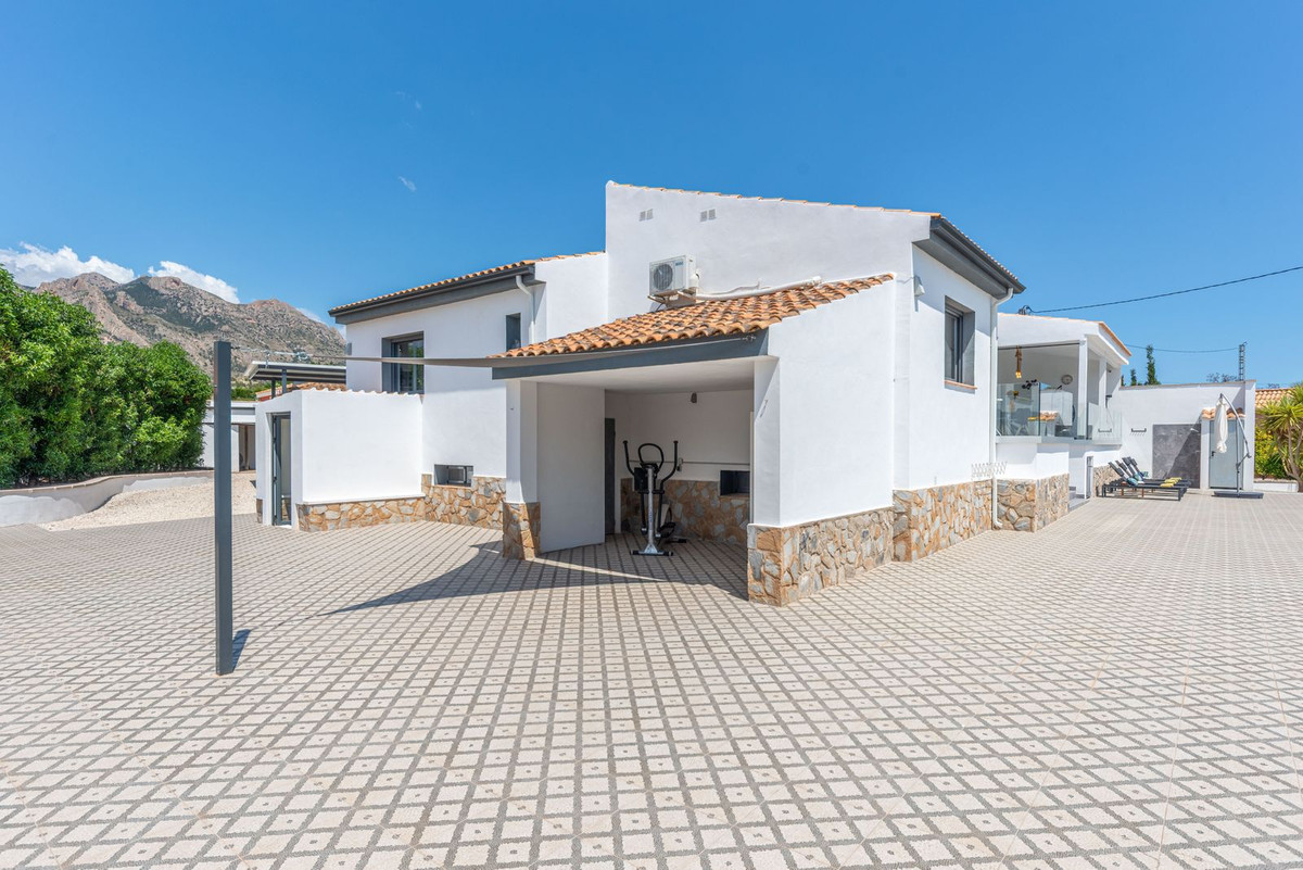 Vrijstaande Villa te koop in Busot | 4 slaapkamers H5032336