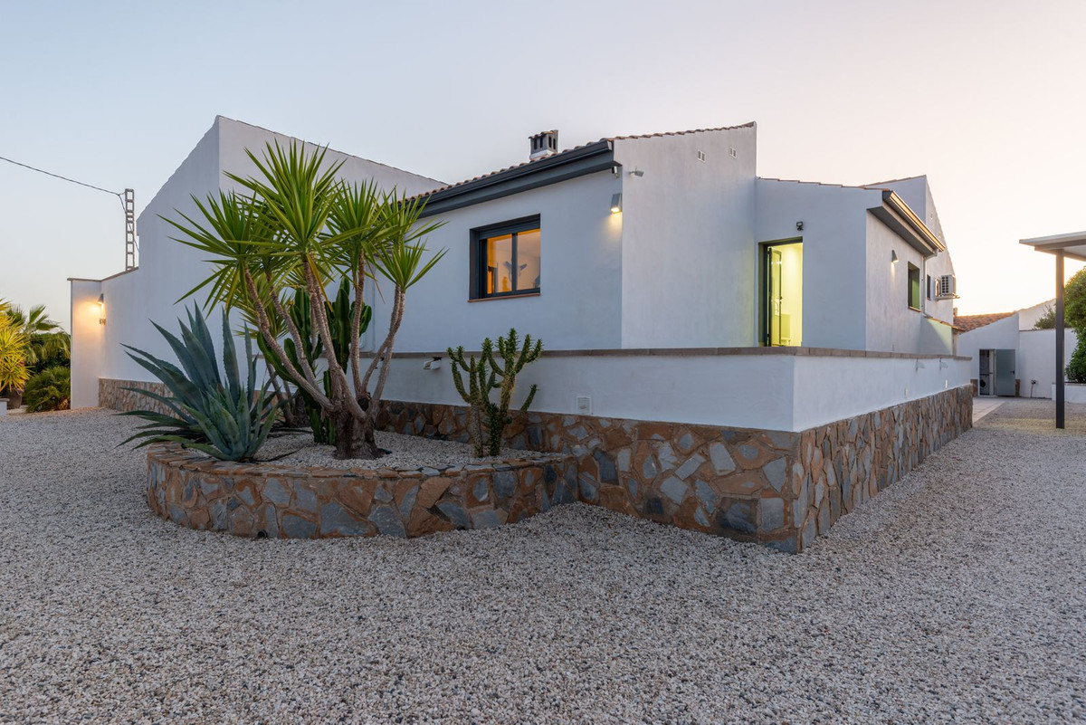 Vrijstaande Villa te koop in Busot | 4 slaapkamers H5032336