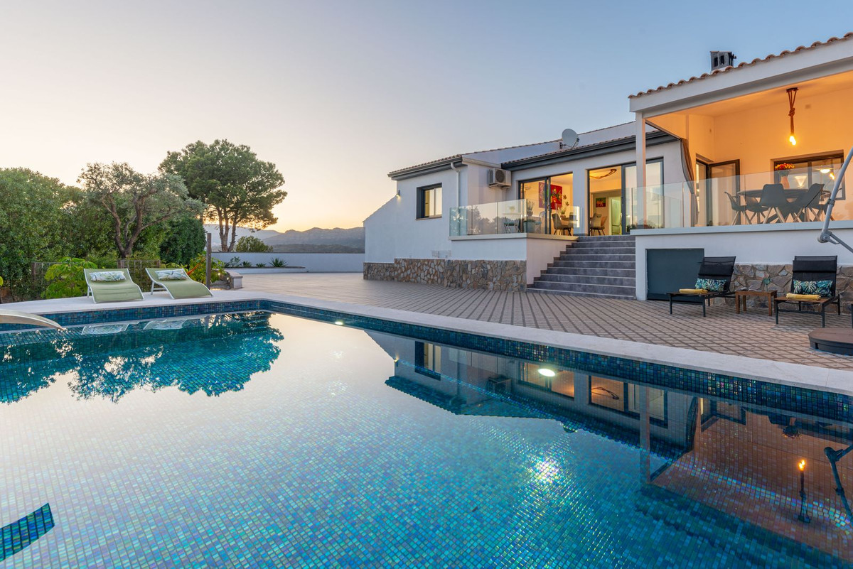 Vrijstaande Villa te koop in Busot | 4 slaapkamers H5032336