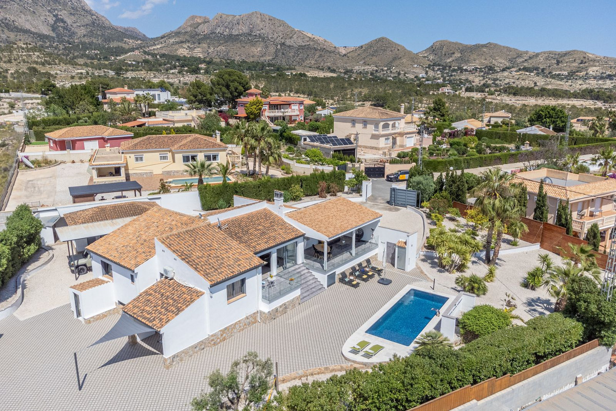 Vrijstaande Villa te koop in Busot | 4 slaapkamers H5032336