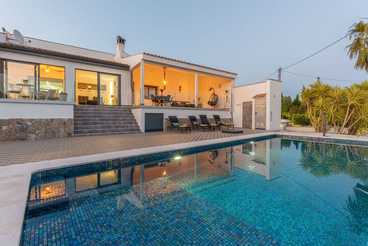 Vrijstaande Villa te koop in Busot | 4 slaapkamers H5032336