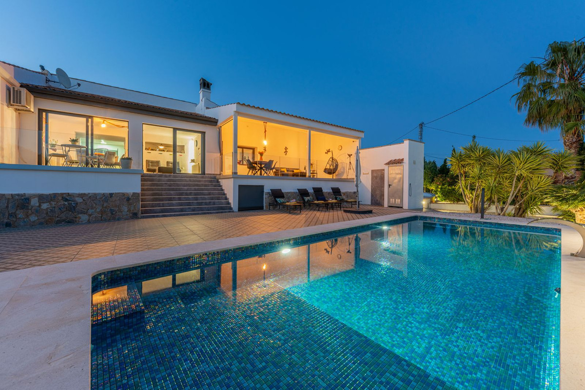 Vrijstaande Villa te koop in Busot | 4 slaapkamers H5032336