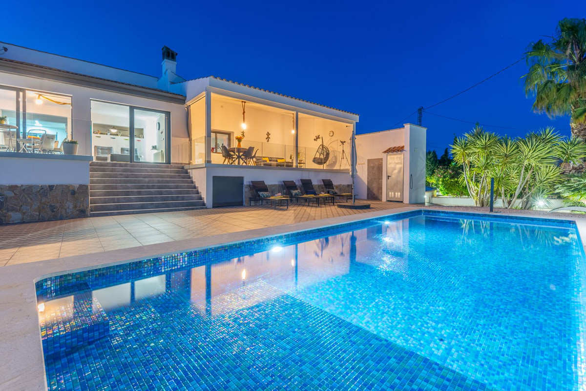 Vrijstaande Villa te koop in Busot | 4 slaapkamers H5032336