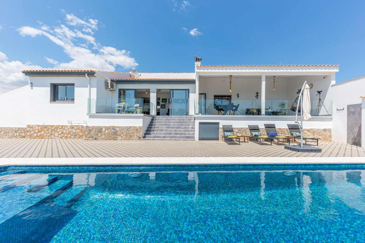 Vrijstaande Villa te koop in Busot | 4 slaapkamers H5032336