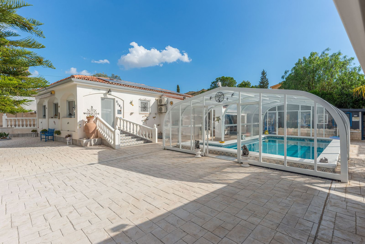 Vrijstaande Villa te koop in Busot | 4 slaapkamers H5221978