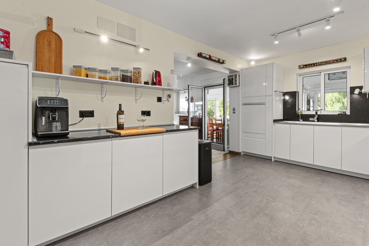 Vrijstaande Villa te koop in Busot | 4 slaapkamers H5221978