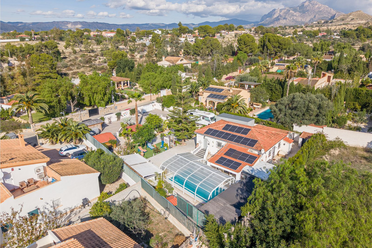 Vrijstaande Villa te koop in Busot | 4 slaapkamers H5221978