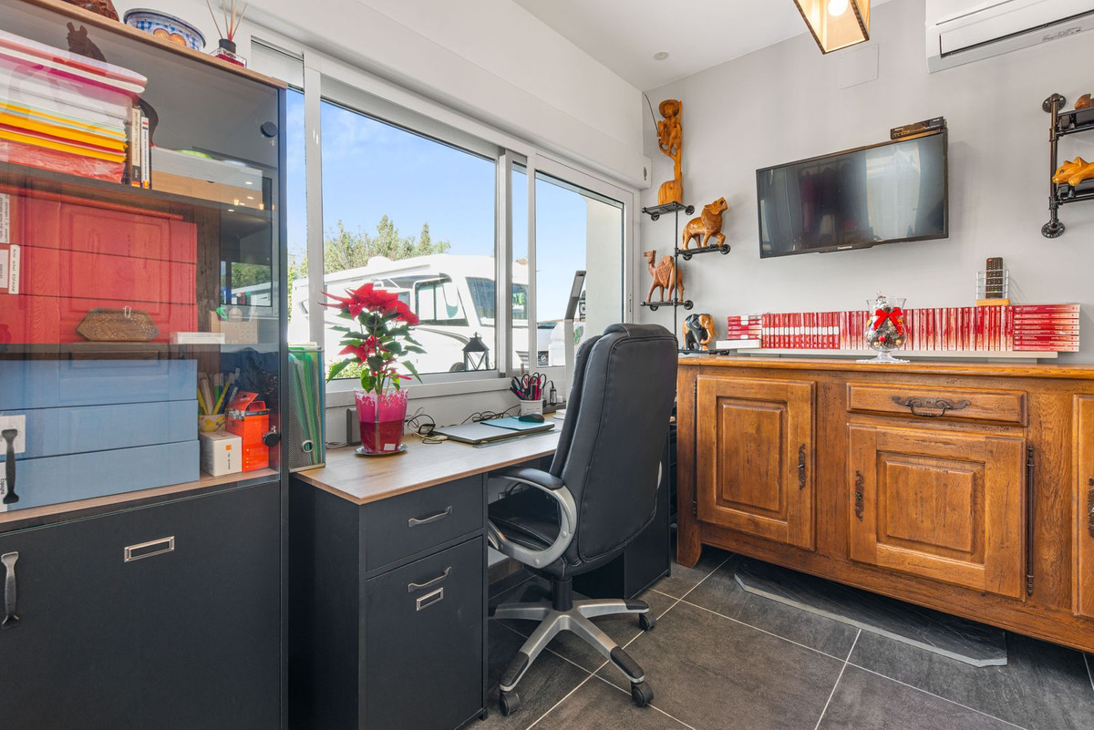 Vrijstaande Villa te koop in Busot | 4 slaapkamers H5221978