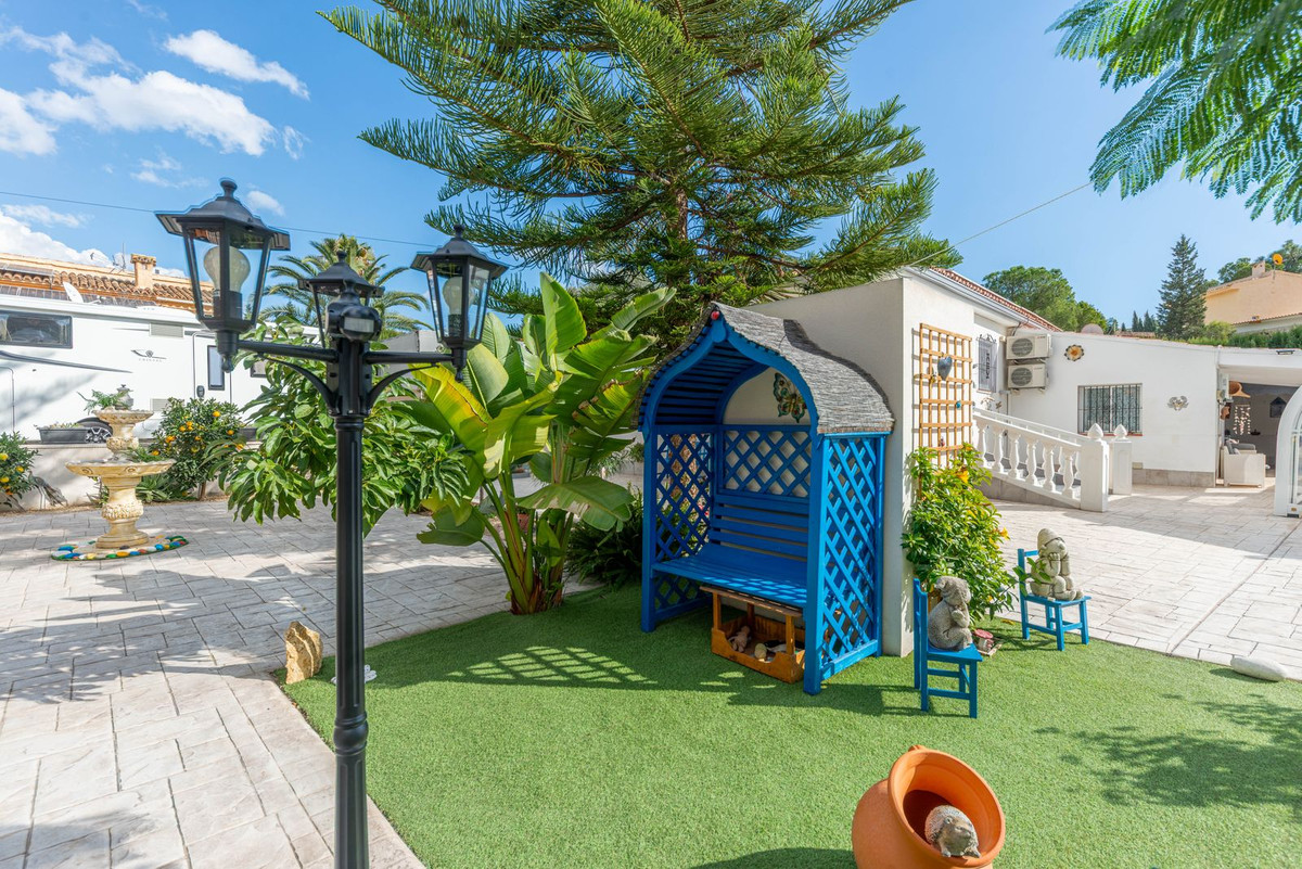 Vrijstaande Villa te koop in Busot | 4 slaapkamers H5221978