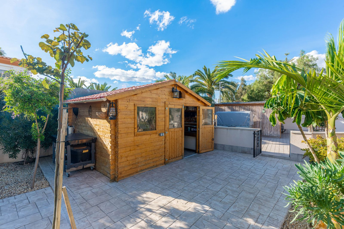 Vrijstaande Villa te koop in Busot | 4 slaapkamers H5221978