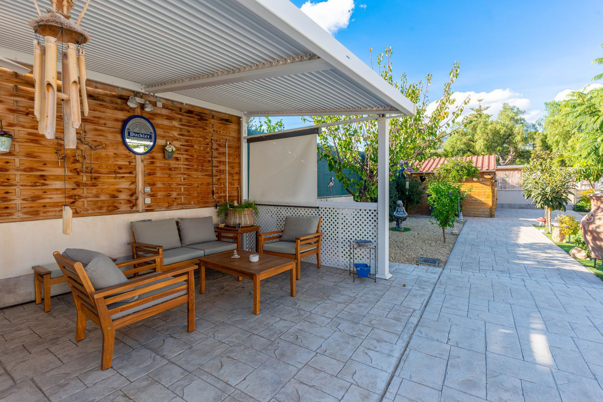 Vrijstaande Villa te koop in Busot | 4 slaapkamers H5221978