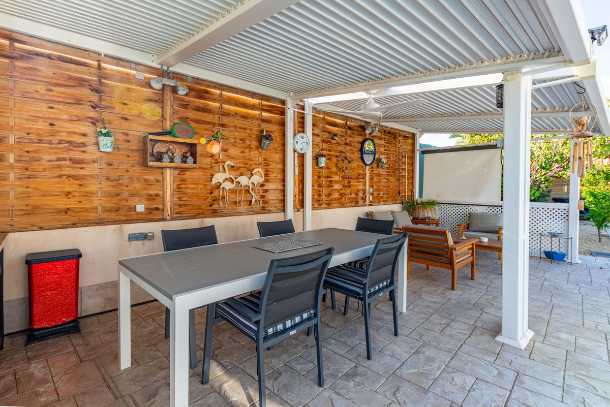 Vrijstaande Villa te koop in Busot | 4 slaapkamers H5221978