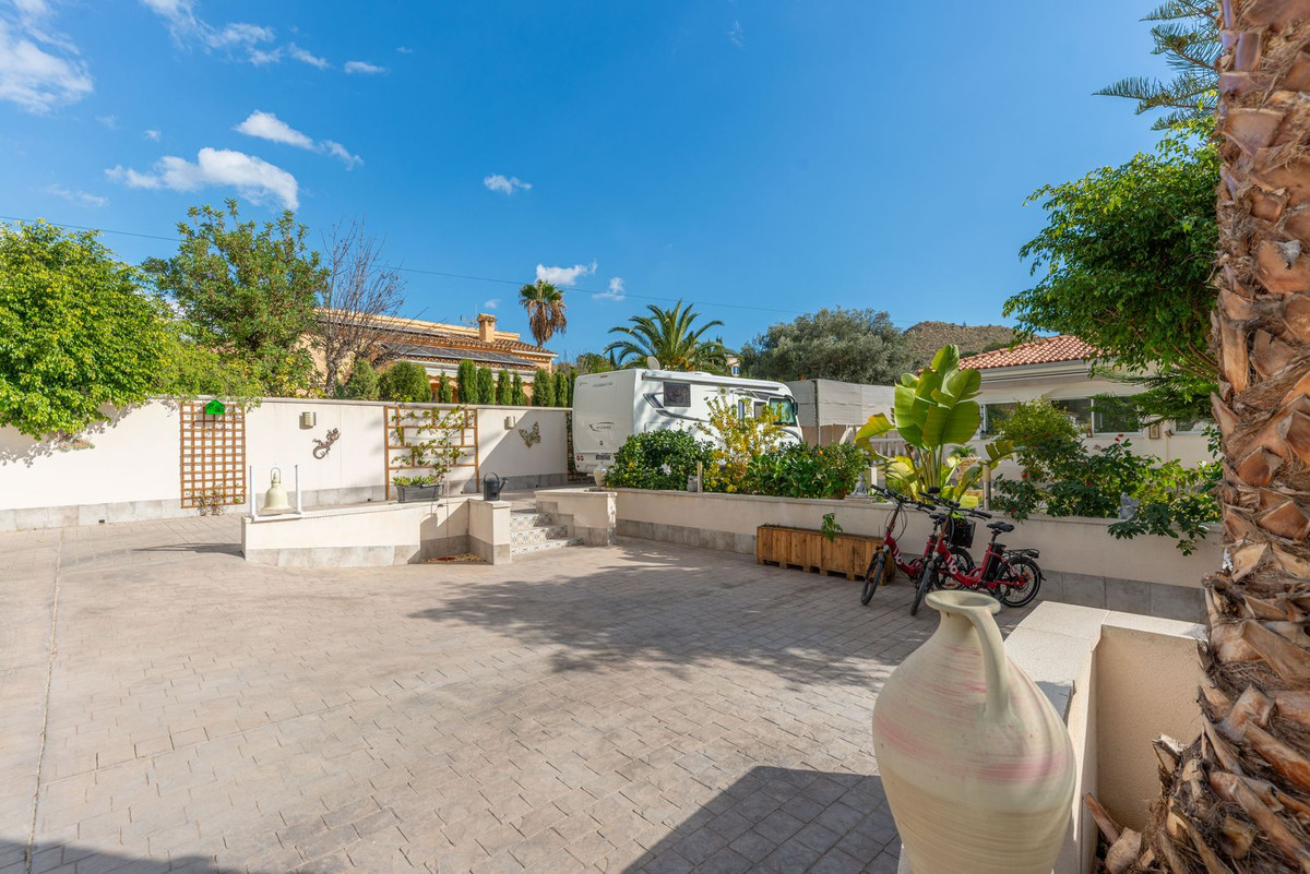 Vrijstaande Villa te koop in Busot | 4 slaapkamers H5221978