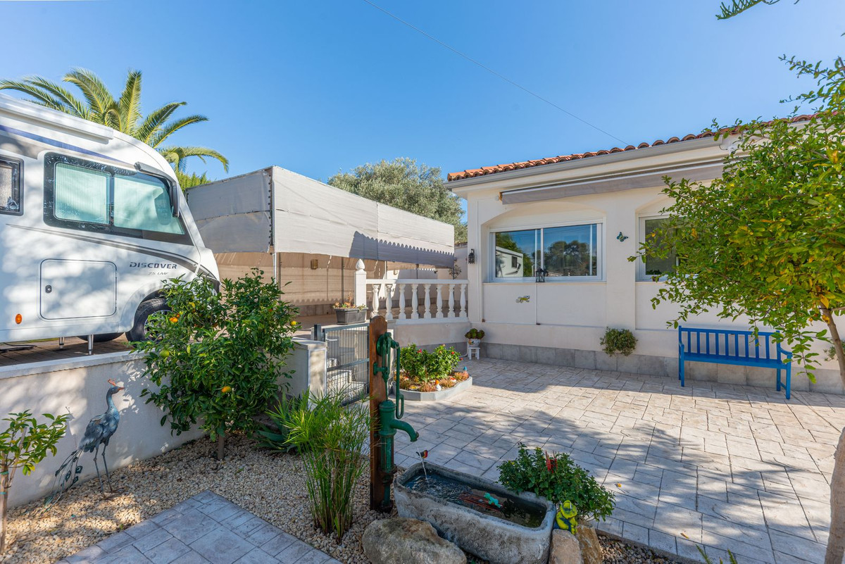 Vrijstaande Villa te koop in Busot | 4 slaapkamers H5221978