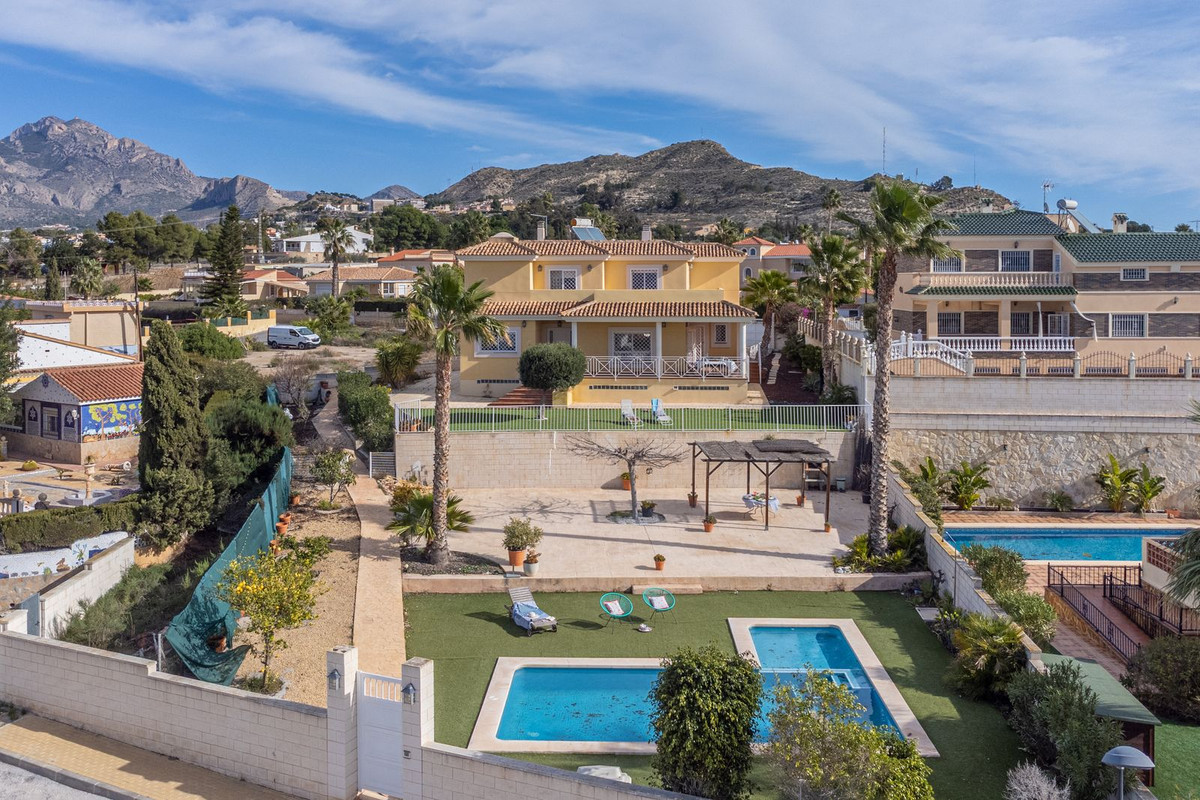 Vrijstaande Villa te koop in Busot | 5 slaapkamers H5296624