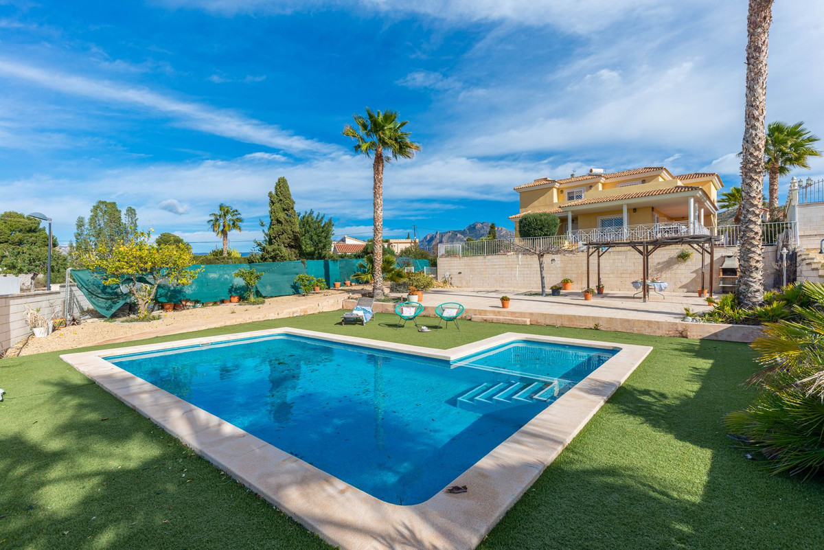 Vrijstaande Villa te koop in Busot | 5 slaapkamers H5296624