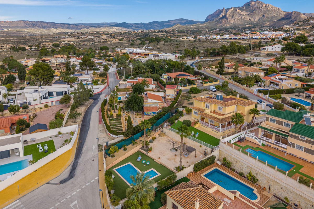 Vrijstaande Villa te koop in Busot | 5 slaapkamers H5296624