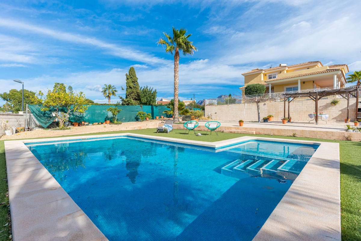 Vrijstaande Villa te koop in Busot | 5 slaapkamers H5296624