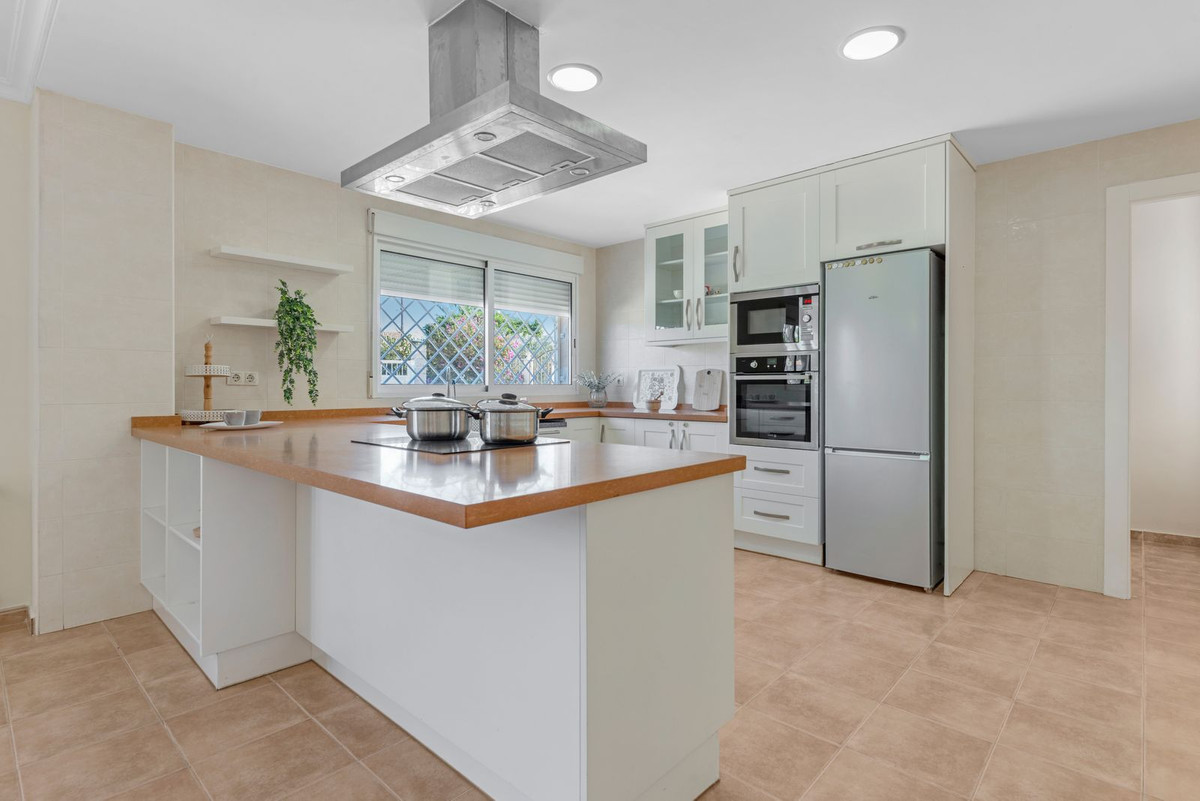 Vrijstaande Villa te koop in Busot | 5 slaapkamers H5296624