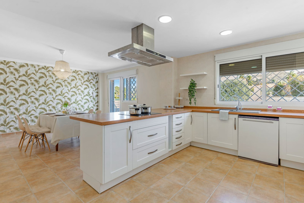 Vrijstaande Villa te koop in Busot | 5 slaapkamers H5296624