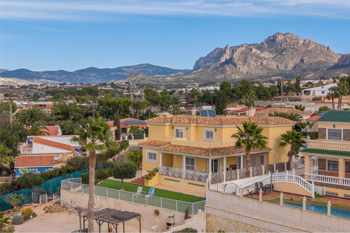 Vrijstaande Villa te koop in Busot | 5 slaapkamers H5296624