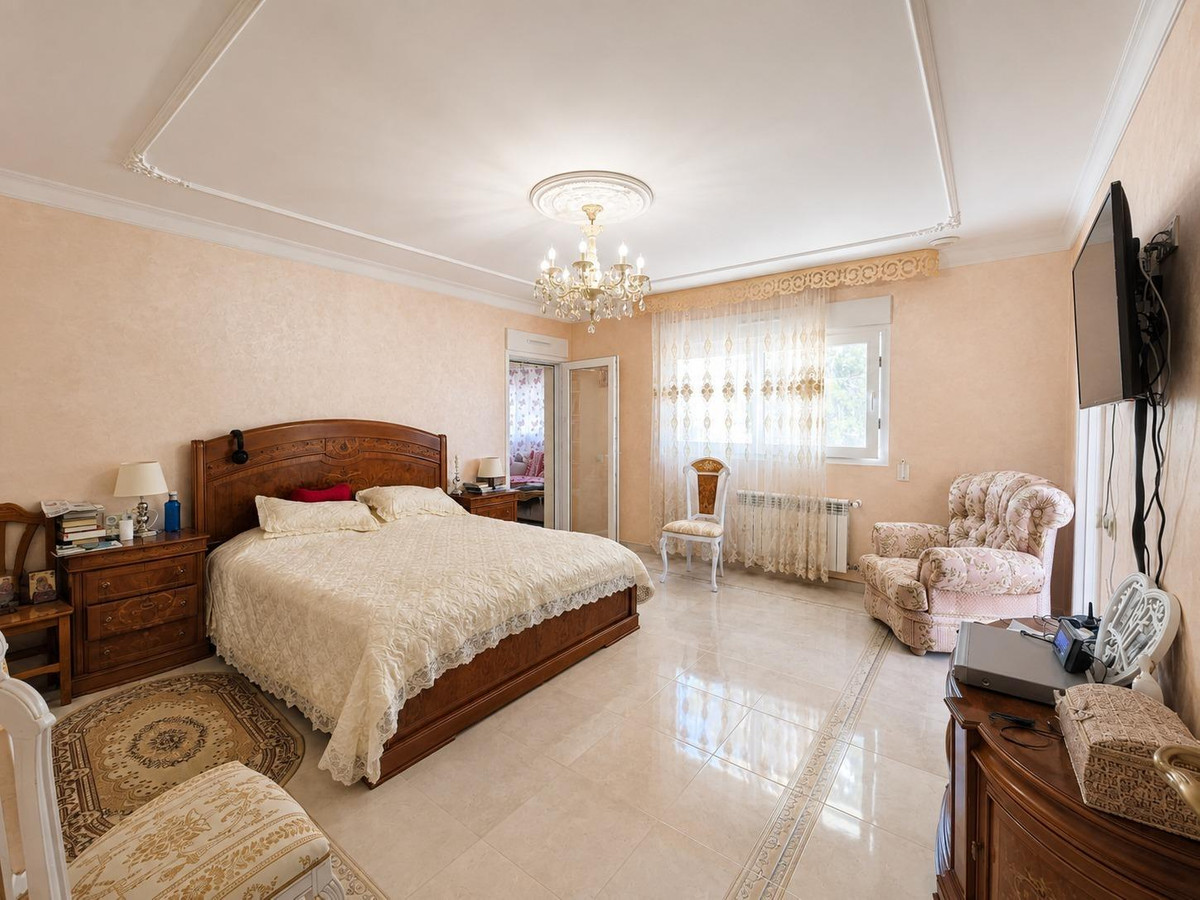 Huis te koop in Cabo Roig | 12 slaapkamers H5456479