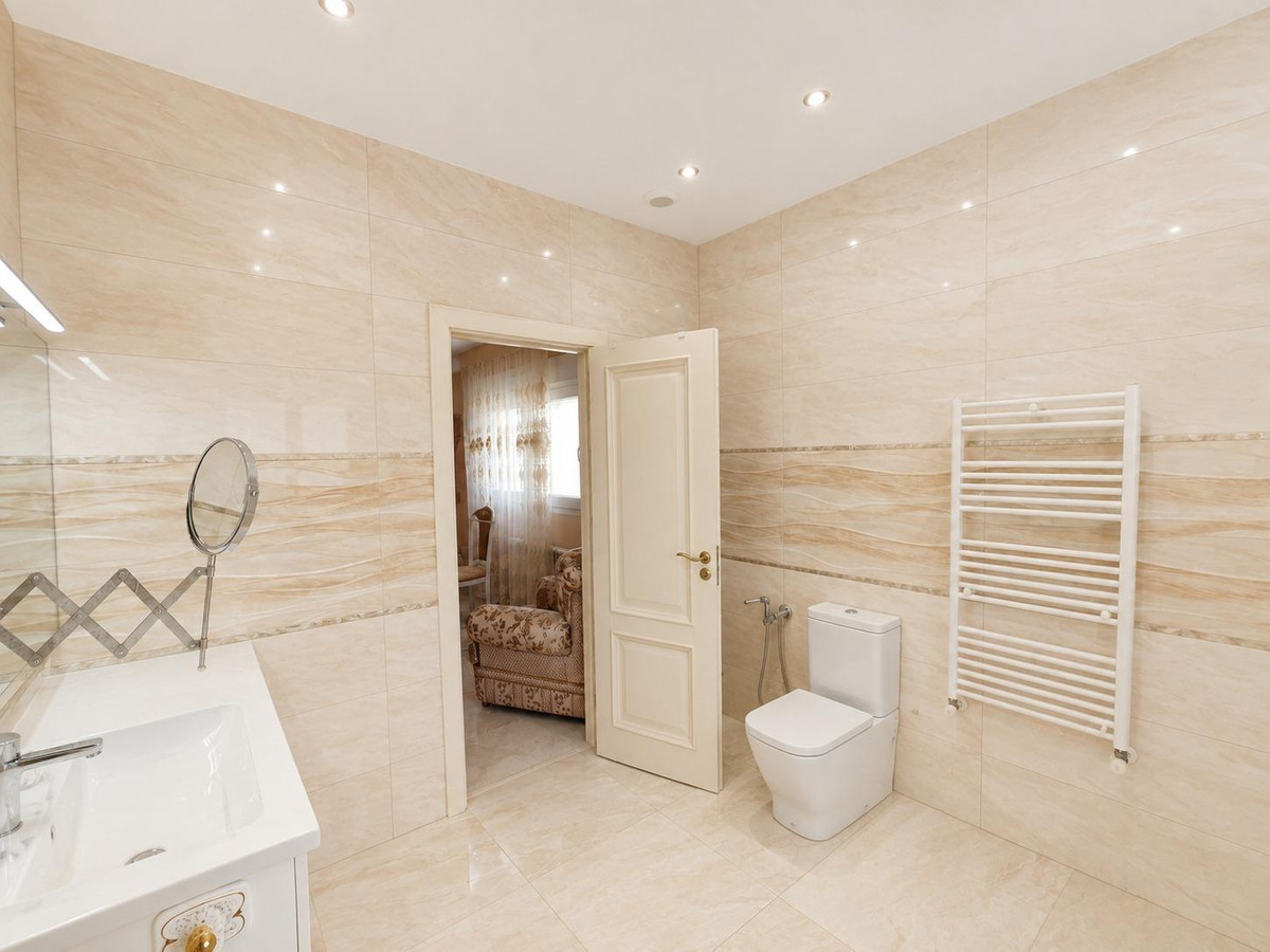 Huis te koop in Cabo Roig | 12 slaapkamers H5456479