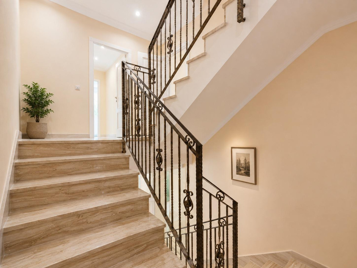 Huis te koop in Cabo Roig | 12 slaapkamers H5456479