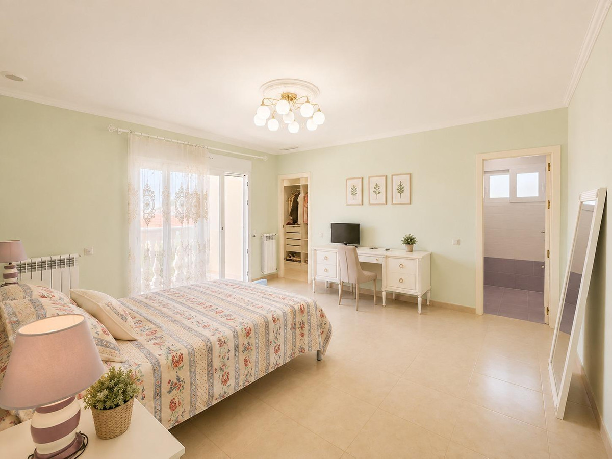 Huis te koop in Cabo Roig | 12 slaapkamers H5456479