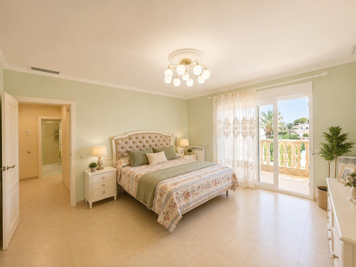 Huis te koop in Cabo Roig | 12 slaapkamers H5456479