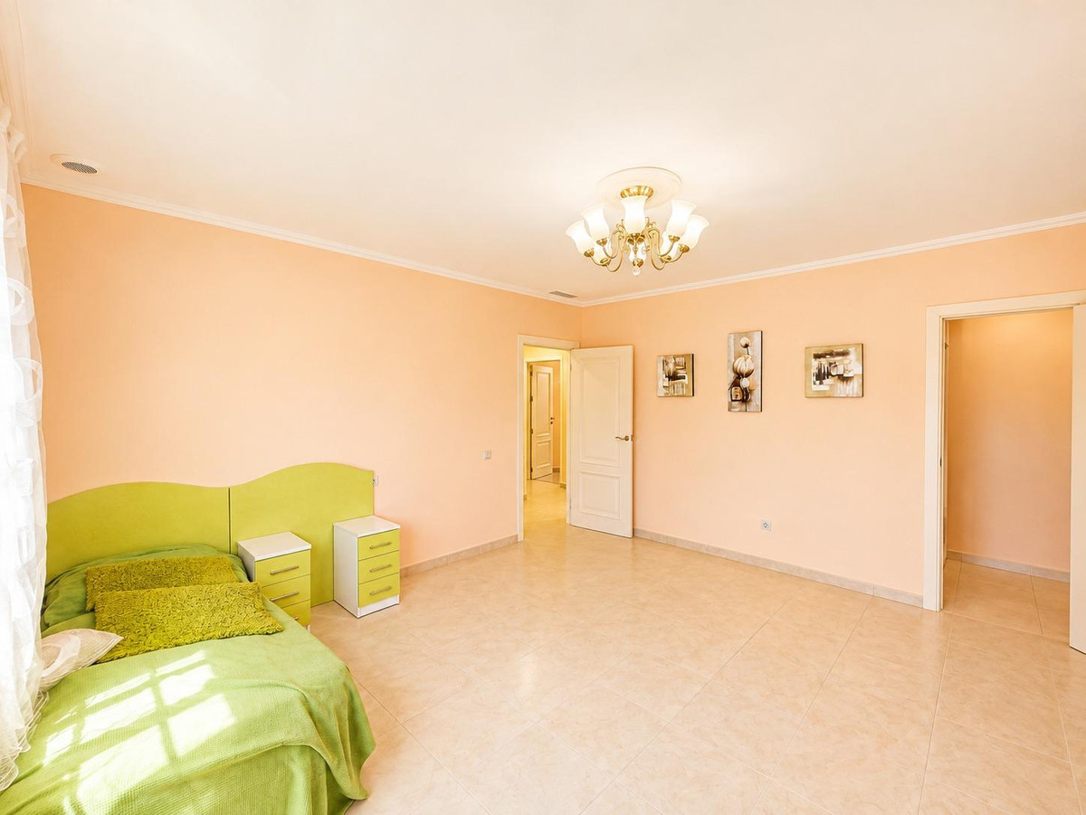 Huis te koop in Cabo Roig | 12 slaapkamers H5456479
