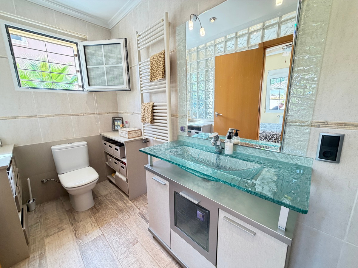 Huis te koop in Cabo Roig | 4 slaapkamers H5516341