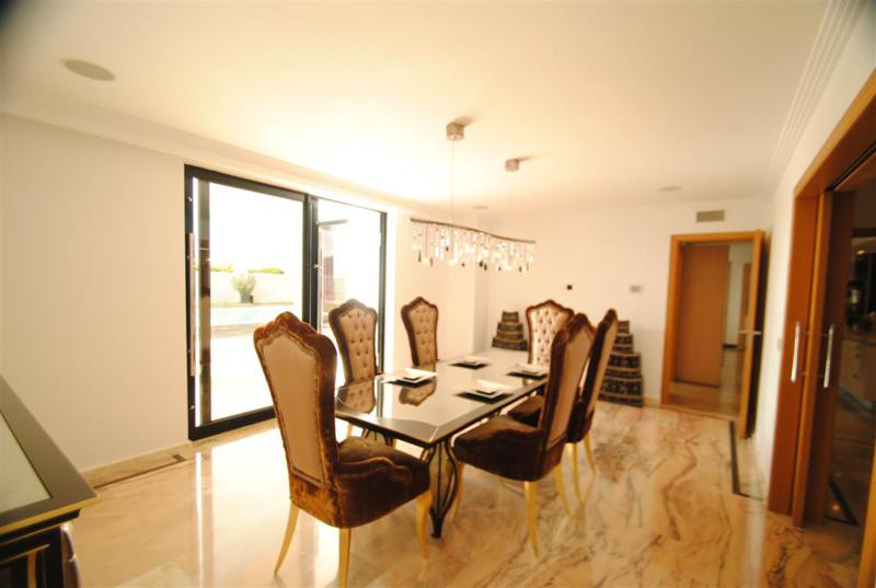 Huis te koop in Cabopino | 8 slaapkamers H3834277