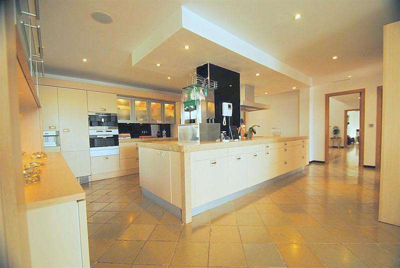 Huis te koop in Cabopino | 8 slaapkamers H3834277