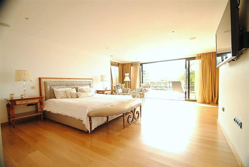 Huis te koop in Cabopino | 8 slaapkamers H3834277