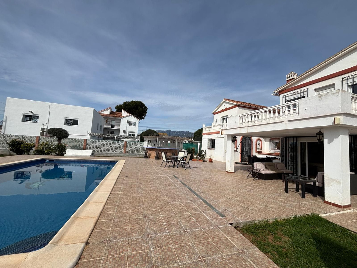 Vrijstaande Villa in Cabopino-1