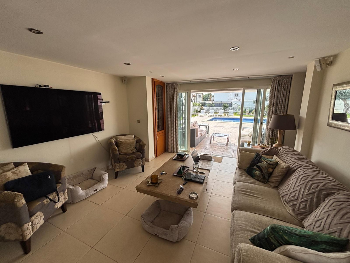 Vrijstaande Villa in Cabopino-12
