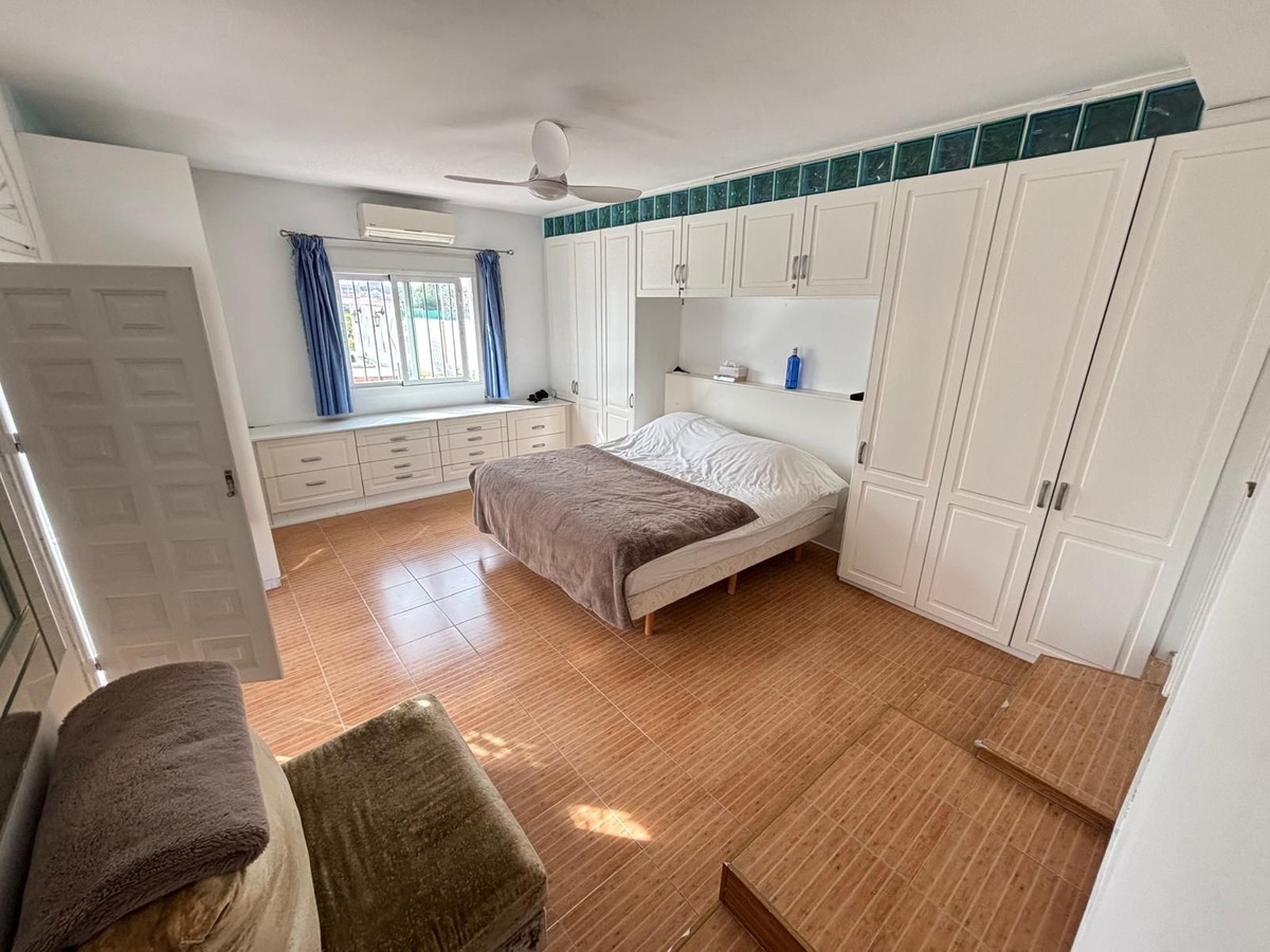 Vrijstaande Villa in Cabopino-18