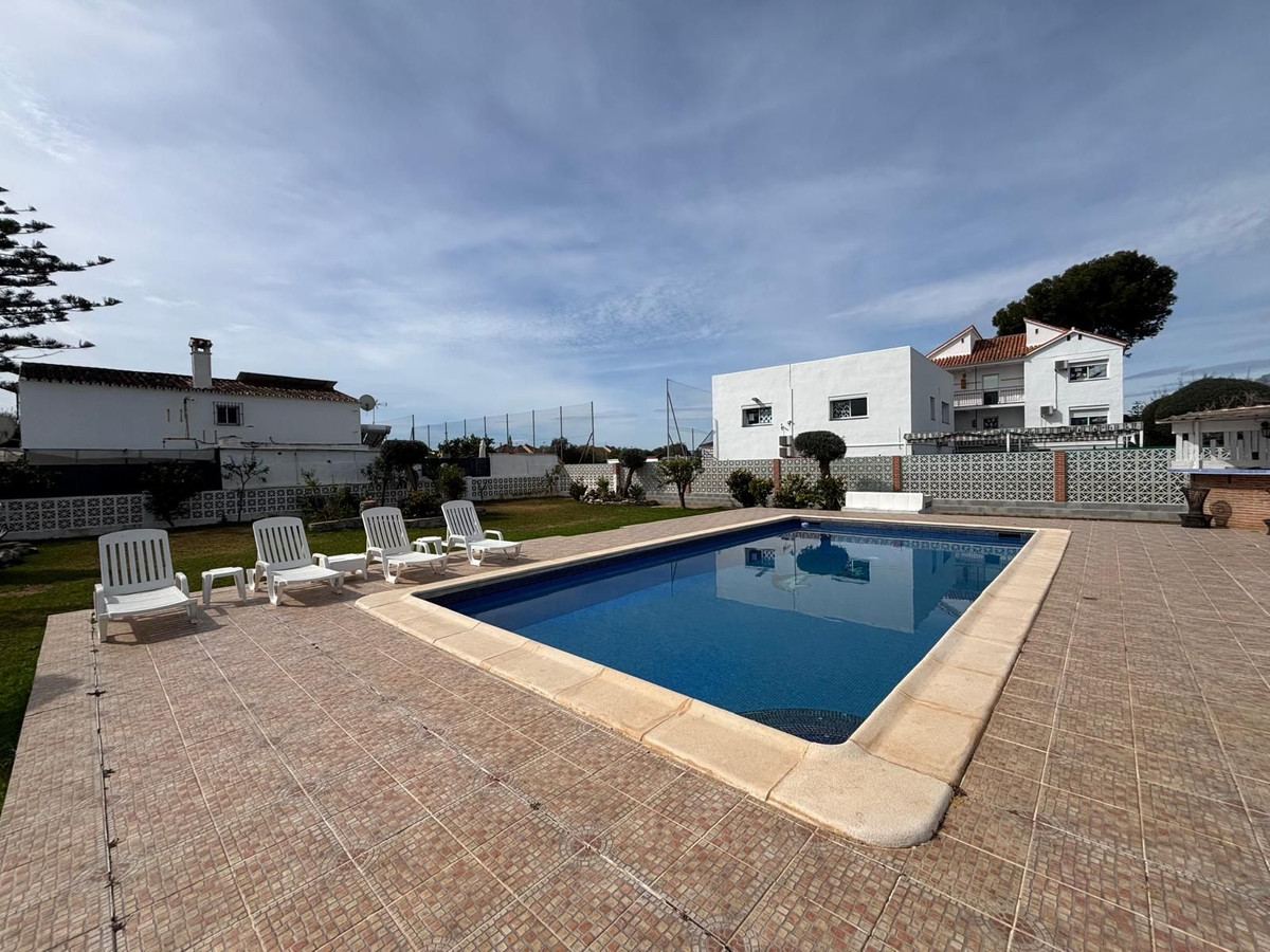 Vrijstaande Villa in Cabopino-2
