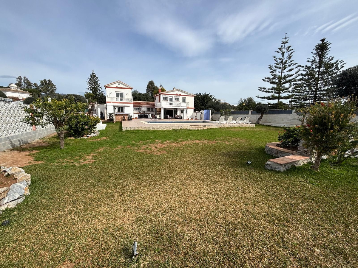Vrijstaande Villa in Cabopino-23