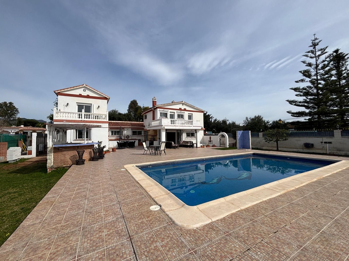Vrijstaande Villa in Cabopino-24