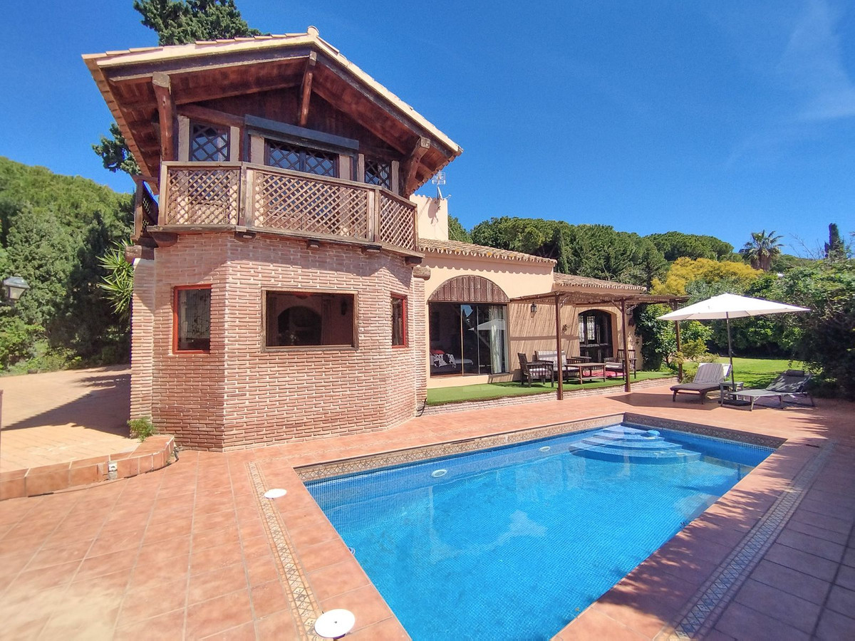Vrijstaande Villa in Cabopino-1