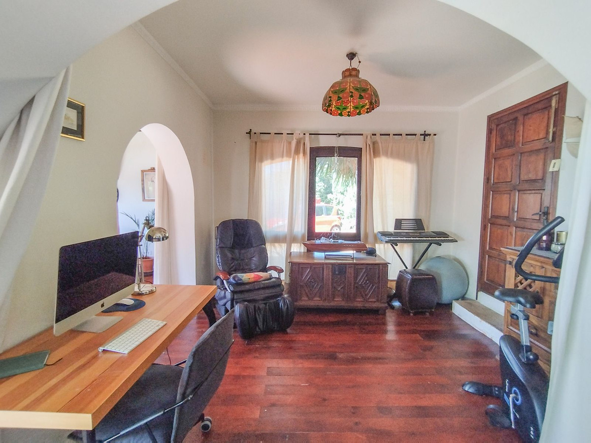Vrijstaande Villa in Cabopino-10
