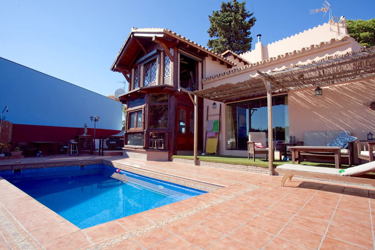 Vrijstaande Villa in Cabopino-2