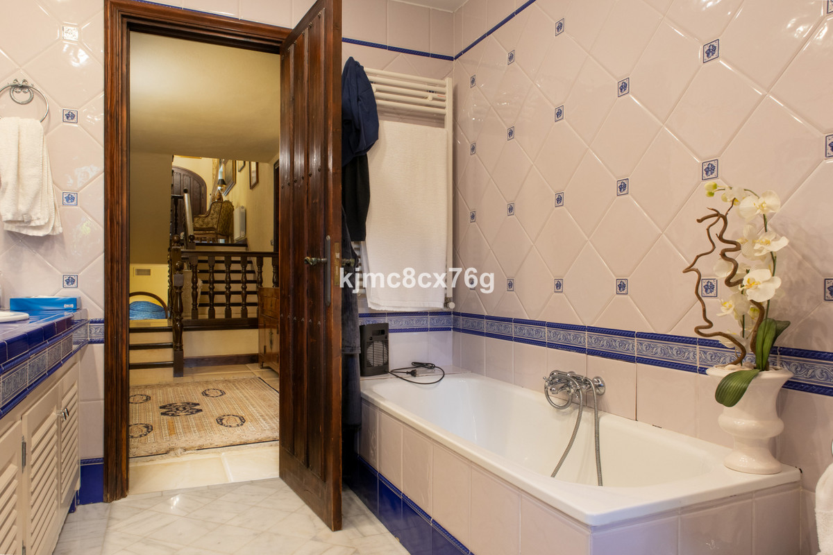 Huis te koop in Calahonda | 7 slaapkamers H3985696