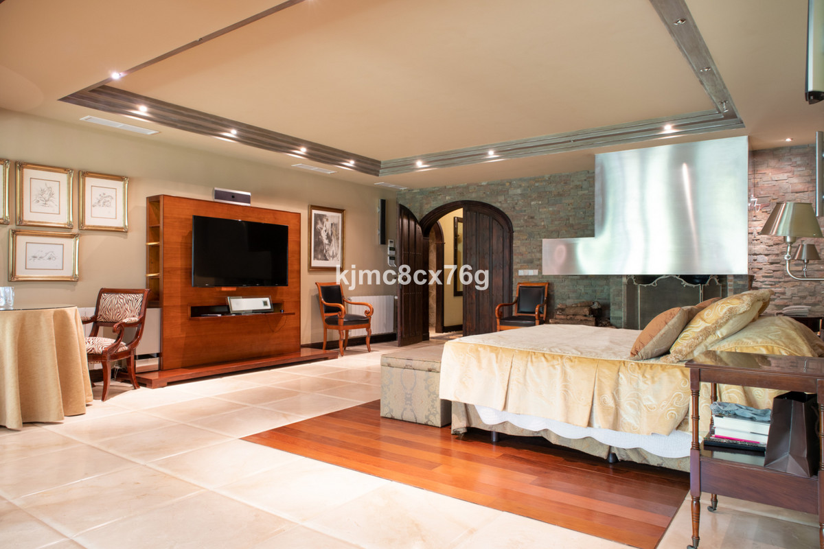 Huis te koop in Calahonda | 7 slaapkamers H3985696